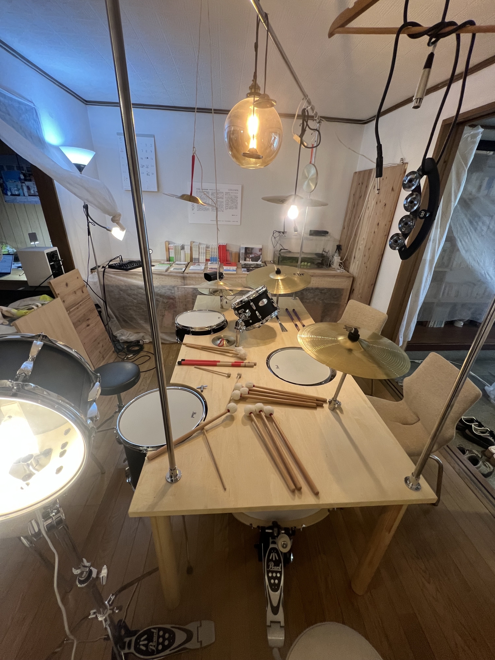 新著『当事場をつくる』にまつわる風景。および、自作楽器兼家具である「ドラテーブル」